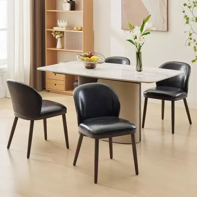 Siège rembourré, pieds en bois, design ergonomique