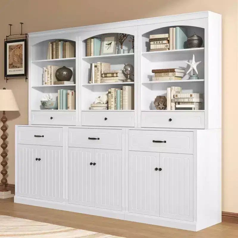 Meuble-lavabo blanc avec 4 tiroirs et des étagères réglables.