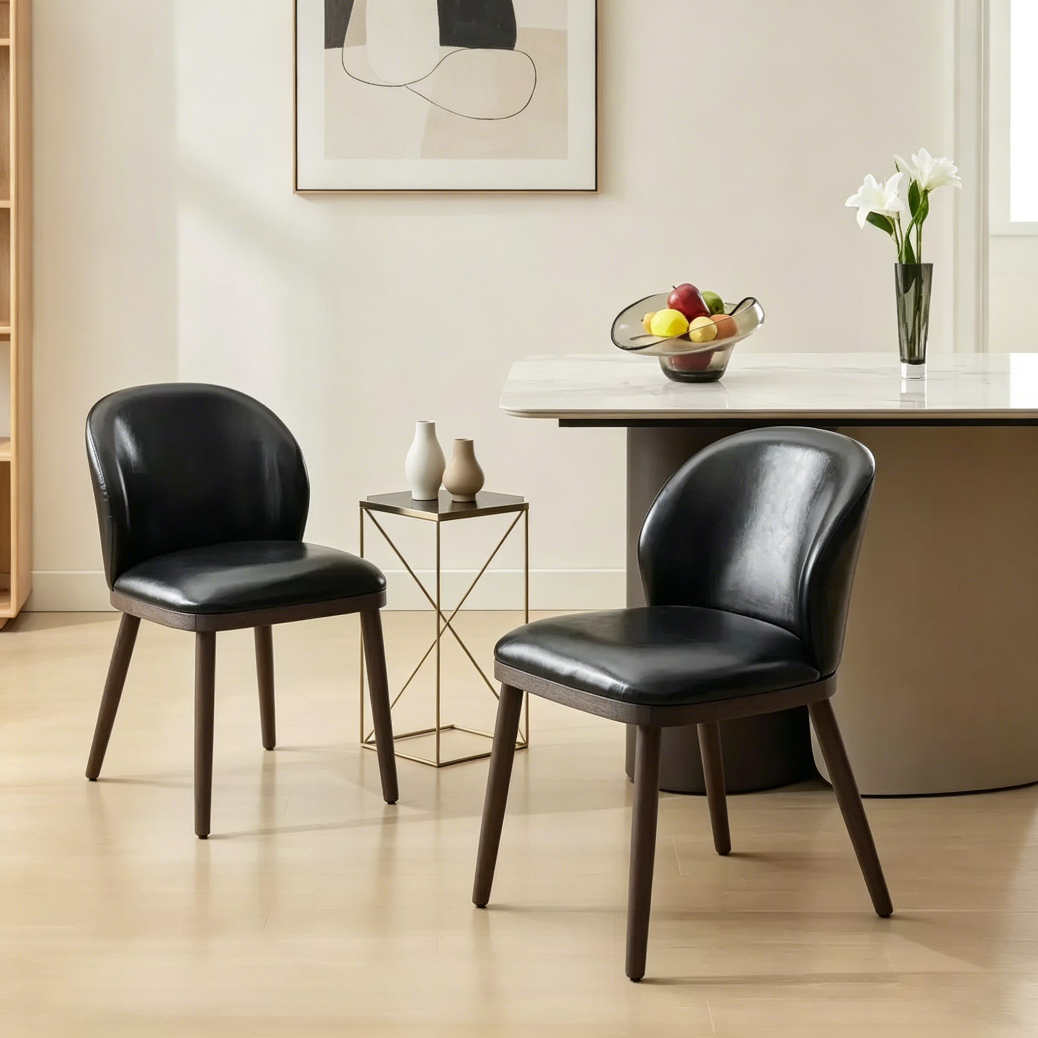 Upholstered seat, wooden legs, ergonomic design